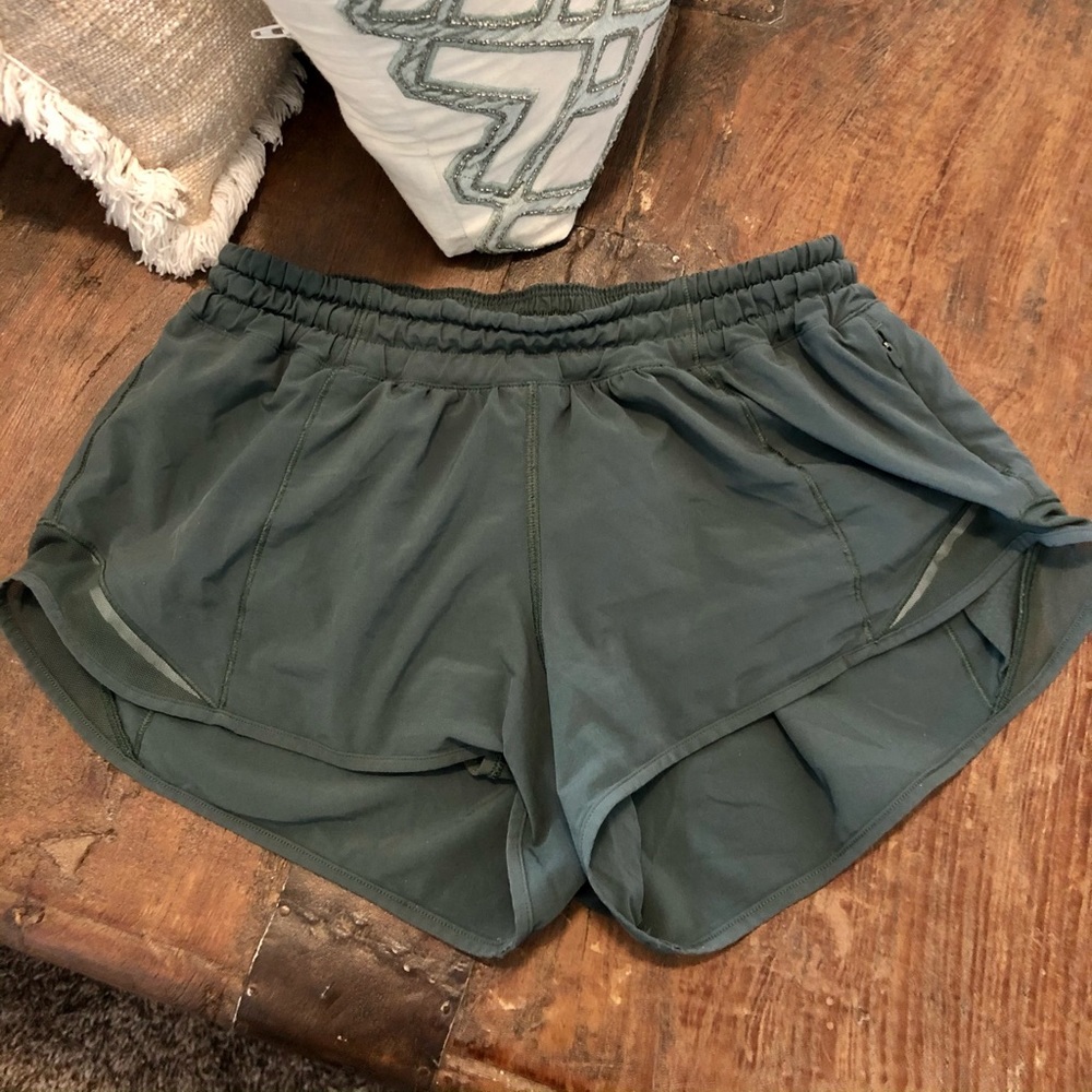 Size 6 Lululemon Hotty Hot Short